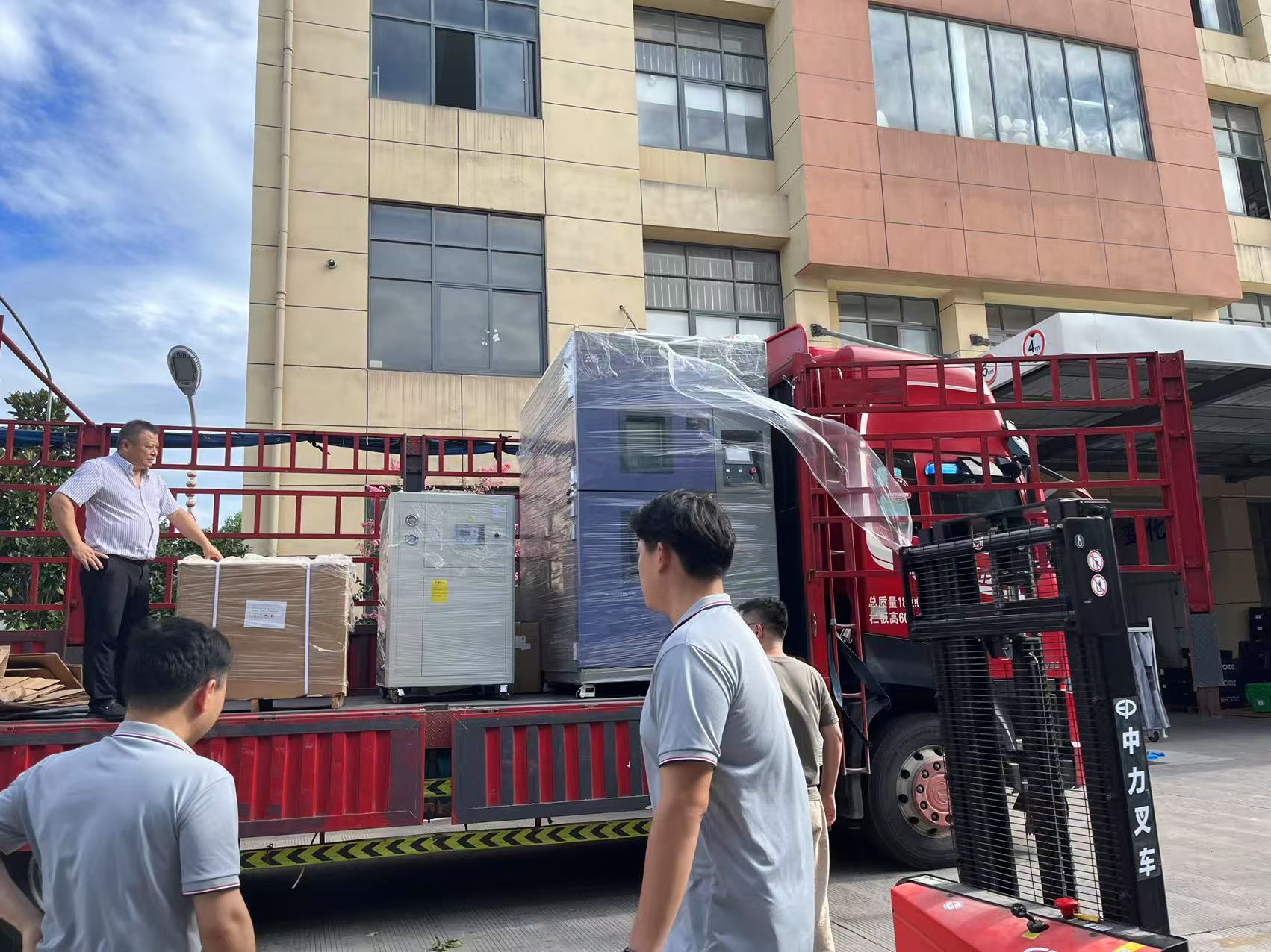 温度冲击试验箱等五台设备发往客户现场